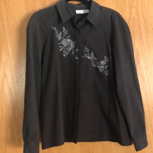 Embroidered, pleated long sleeve shirt.